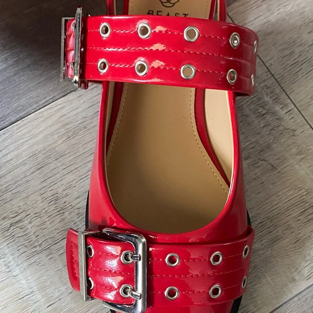 Beast Fashion Red Faux Patent Grommet Buckle Pointed Toe Shoes Flats 7.5 - Picture 4 of 7